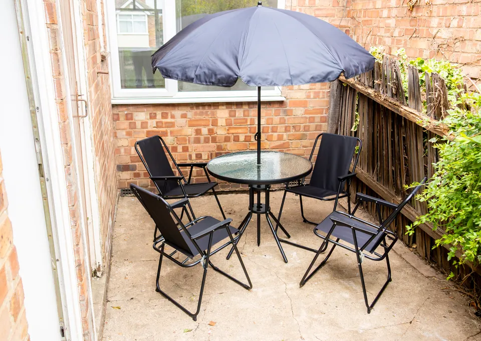 Private garden at Sullivan Heights with a table, chairs and a parasol